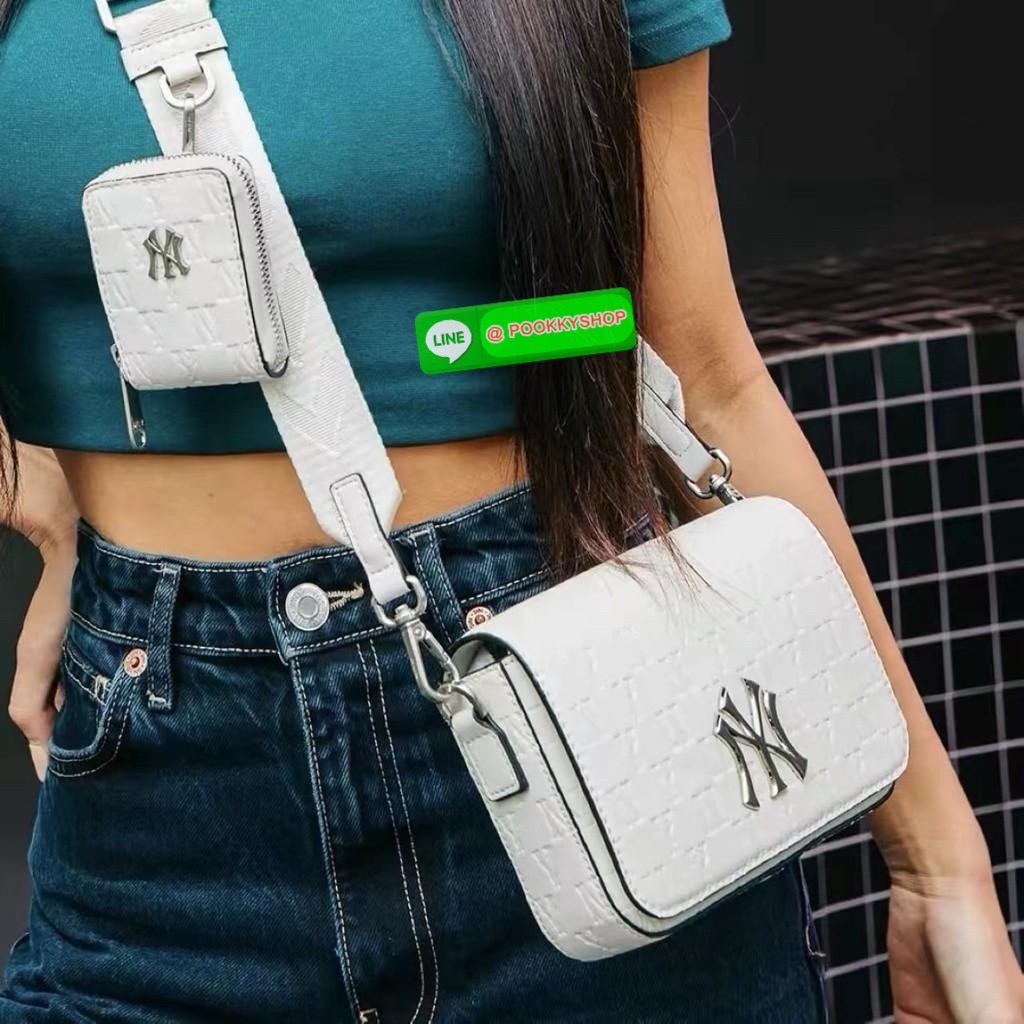 NEW IN! ใบจริงน้องสวยมากๆ คุ้มแก่การมีติดตัว! MLB MONOGRAM EMBO CROSS BAG 💌พร้อมส่ง! ใครมีแล้วหรือจะมีเพิ่มหรือซื้อเป็นของขวัญให้เพื่อนๆรุ่นนี้ไม่ทำให้ผิดหวังค่ะ หนังแท้อย่างดี ปั้มลายแบรนด์ทั้งใบ