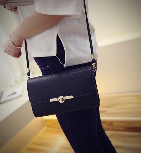 กระเป๋าสตางค์ กระเป๋าคลัชมือ กระเป๋าสะพายข้าง สีดำ เนื้อสวย เรียบหรู คุณหนูมากๆคะ size :ยาว19*สูง12*หนา 6cm