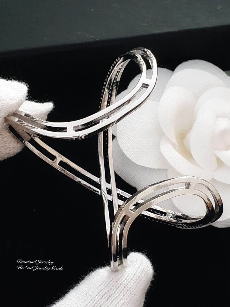 Super Hi-End quality!!!! ((Premium CZ Diamond)) Diamond Bangle & Ring กำไลและแหวน งานเข้าเซตเกรดจิวเวอรี่ งานสวยมากๆค่ะ ดีไซน์โมเดิร์นไม่ล้าสมัยใส่เข้ากับทุกชุด งานเกรดจิวเวอรี่นะคะรุ่นนี้ประดับด้วยเพชรพรีเมี่ยม CZ แท้ เกรด 6A ค่ะ เพชรวิ้งสวยงาม แสตมครบ ซ