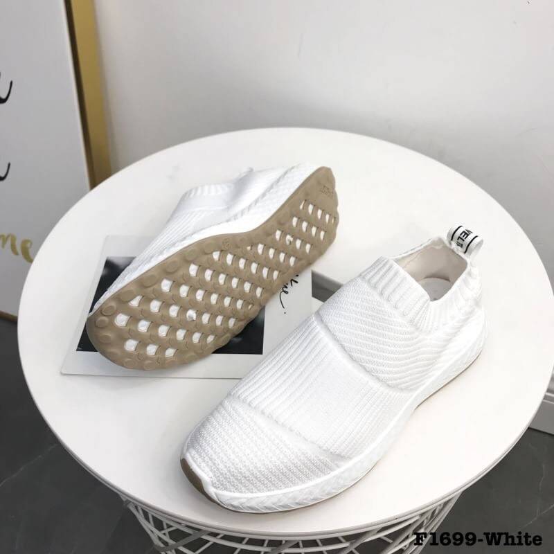 สินค้าขายดี พร้อมส่ง รองเท้าผ้าใบงานขายดีมาแล้วจ้า ทรง adidas ขายดีตลอดกาล จะใส่เดินทาง หรือไปเที่ยวก็ได้ค่ะ งานสวย แม่ค้าคอนเฟริม ห้ามพลาดเลยจ้าตัวนี้แนะนำ อย่าช้ารีบเลย