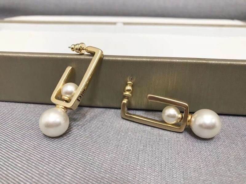 Super Hi-End Quality !!!! ((งาน 1:1 เหมือนในช็อปมากที่สุดในท้องตลาด)) Christian Dior Earring ต่างหูดิอองาน 1:1 เหมือนของแท้เป๊ะๆค่ะ รับรองงานสวยมากกกกก ดูหรู ดูผู้ดีสุดๆ งานดี เพชรคุณภาพดีมากๆมากๆคะรับประกันความพอใจเลยค่ะ ตัวเรือนสีทอง งาน laser stamp เหม