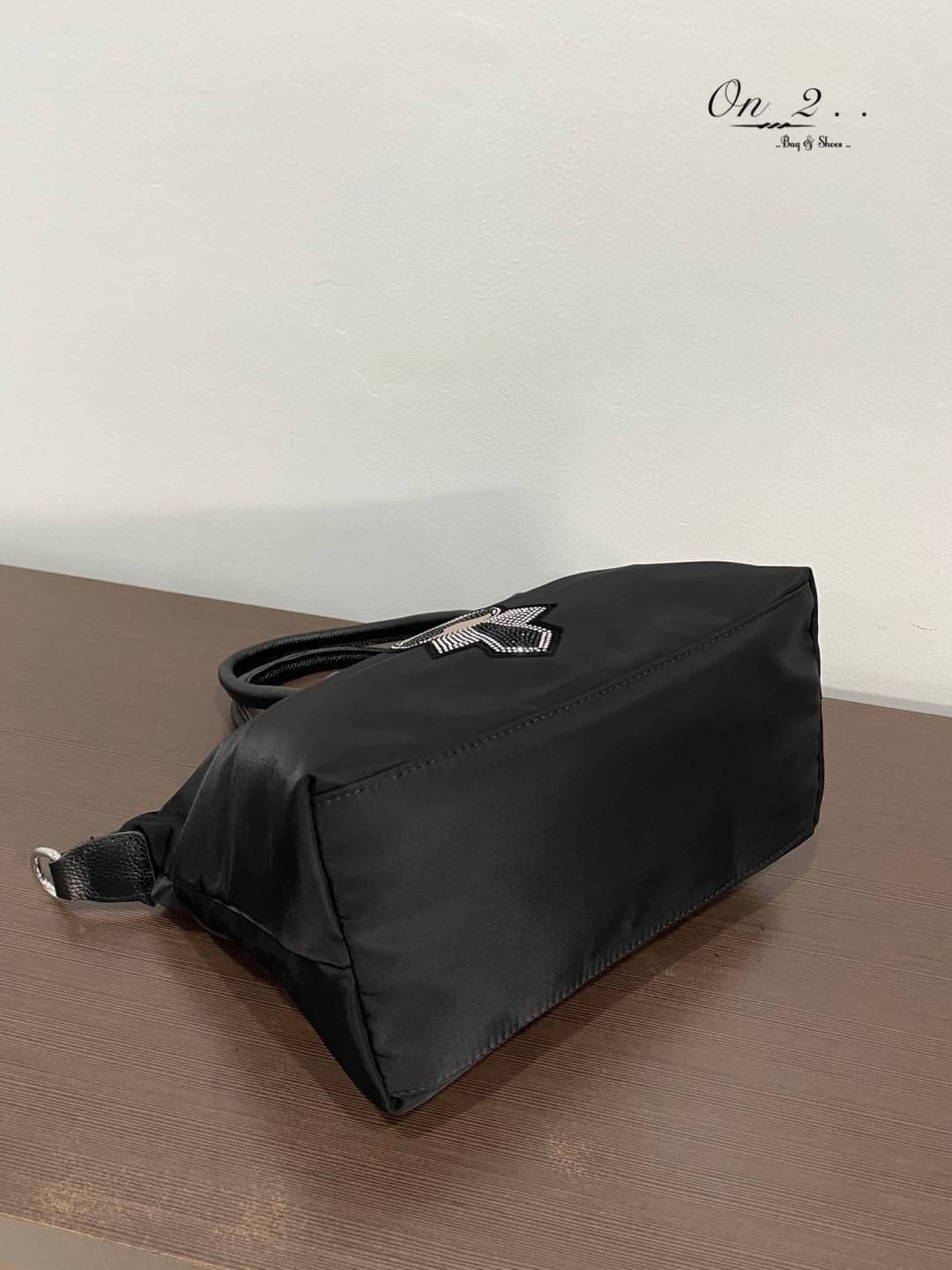 New Arrival 🔥🔥🔥 Nylon Bag with crossbody ▪️กระเป๋าผ้าไนลอน ไซด์กลาง ▪️หิ้วได้ สะพายข้างได้