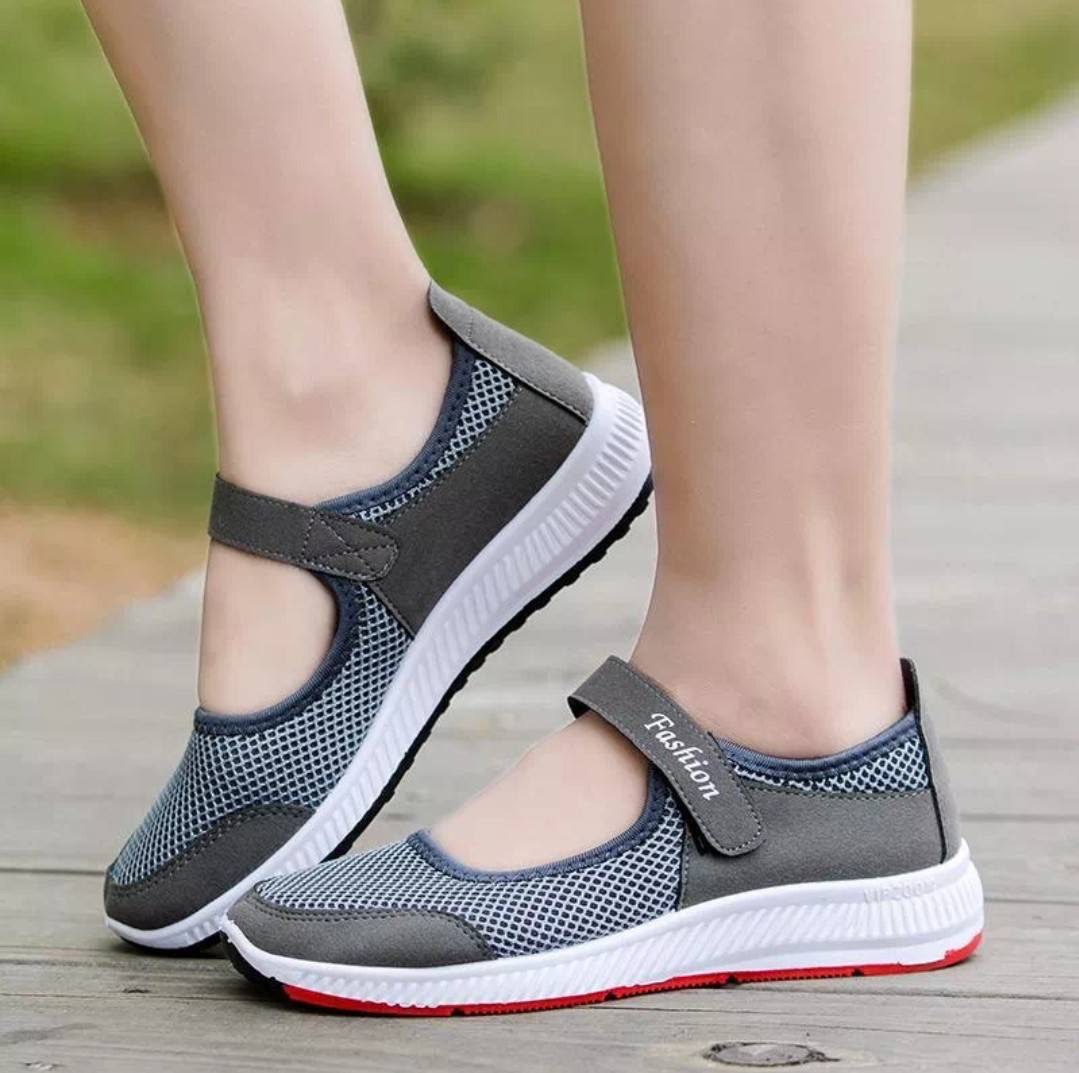 งานตาข่ายเพื่อสุขภาพในตำนาน พร้อมส่งเลยค่ะ 👟รองเท้าเพื่อสุขภาพเท้า ช่วยลดแรงกระแทก ช่วยป้องกันกระดูกส้นเท้าคดงอ พื้นนุ่ม กันลื่น น้ำหนักเบา ระบายอากาศได้ดี สามารถใส่เล่นกีฬา ใส่วิ่ง ใส่เดิน หรือใส่เที่ยวได้ ด้วยดีไซน์ทรงแฟชั่นทันสมัย ใส่ได้ทั้งวัย