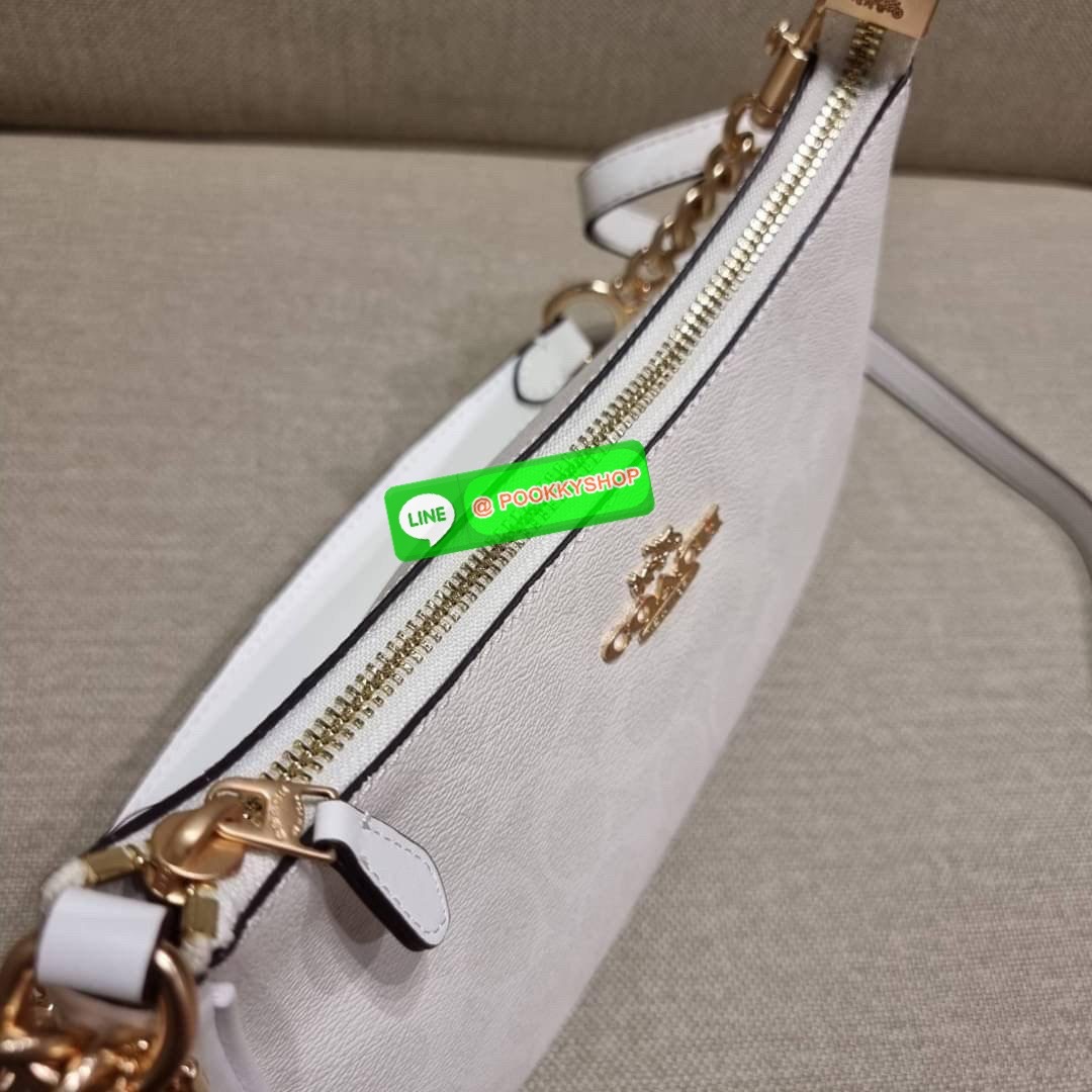 COACH CA548 TERI SHOULDER BAG IN SIGNATURE CANVAS คอลเลคชั่นใหม่ล่าสุด ที่สาวๆรอคอย กระเป๋าสะพายไหล่กึ่งทรงพอช พร้อมเสิร์ฟความสวยถึงบ้านไปเลยก่อนใคร แบบไม่ต้องพรีฯ ด้วยดีไซน์คลาสสิคที่แอบแฝงความเรียบหรู มาพร้อมสายสะพาย 2 เส้น เป็นสายโซ่คล้องแขนและสายสะพาย