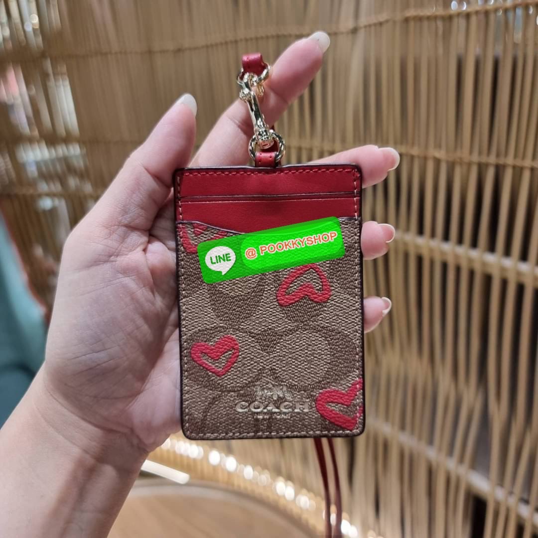 กระเป๋าใส่บัตรคล้องคอ Coach card holder ราคาพิเศษสุดๆ!!! ของหายาก!! ง่ายๆแบบไม่ธรรมดา!! คลาสสิคแต่มีดีเทลโดดเด่น!! กระเป๋าถนอมบัตร พร้อมสายคล้องคอ ดีไซน์ลวดลายสวย ดูดีทุกแบบ ใช้งานง่าย พกพาสะดวก จะใส่บัตรพนักงาน บัตรเครดิต บัตรปชช. ใบขับขี่ และบัตรอื่นๆที