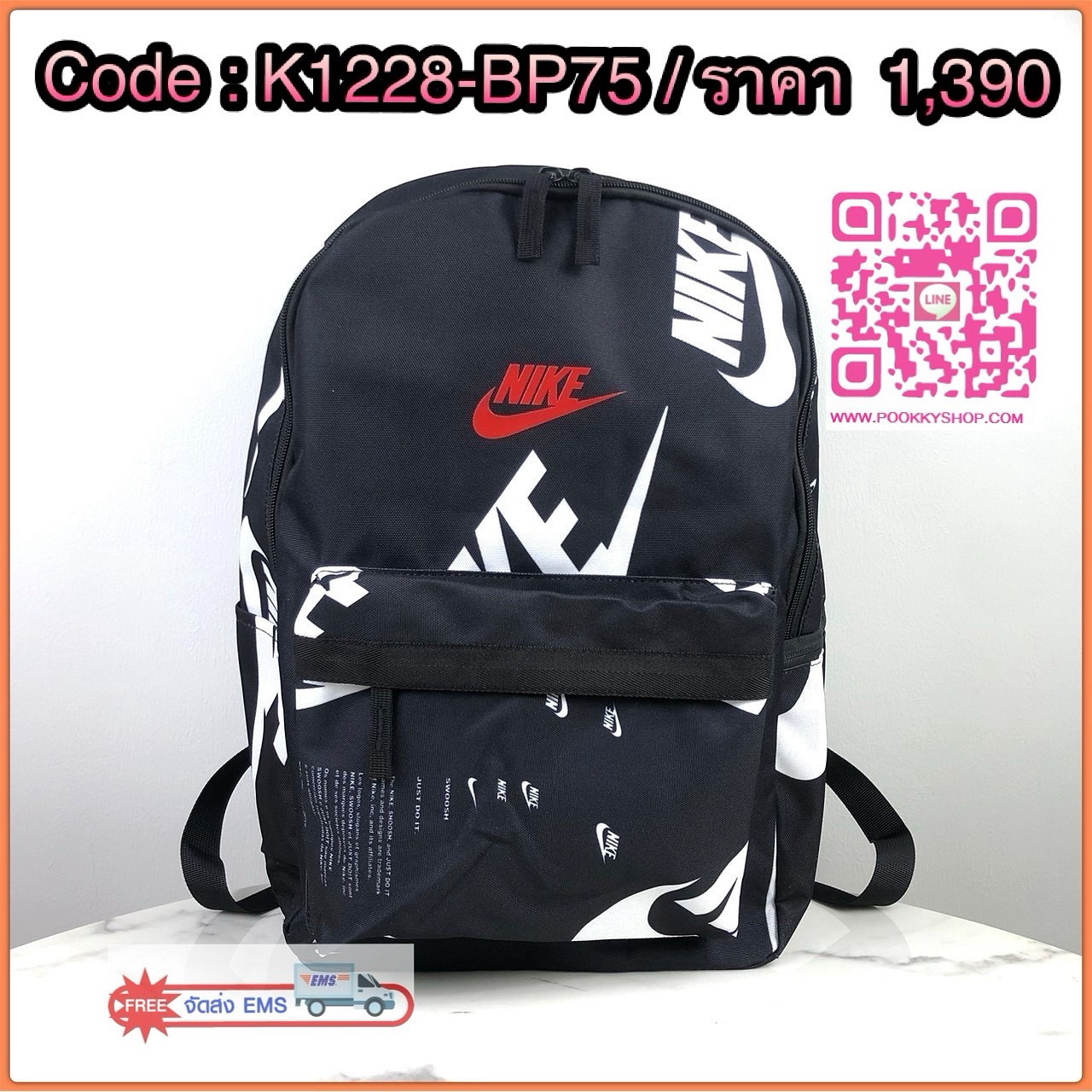 กระเป๋าเป้ NIKE เปิด - ปิดกระเป๋าด้วยซิป ด้านหน้ามีช่องซิปใส่ของ 1 ช่อง ด้านบนเป็นซิปคู่ ภายในโล่ง ด้านข้างมีช่องใส่ของทั้ง 2 ฝั่งค่ะ หูหิ้วด้านบนสูง 8 cm สายสะพาย สามารถปรับได้ Free Size