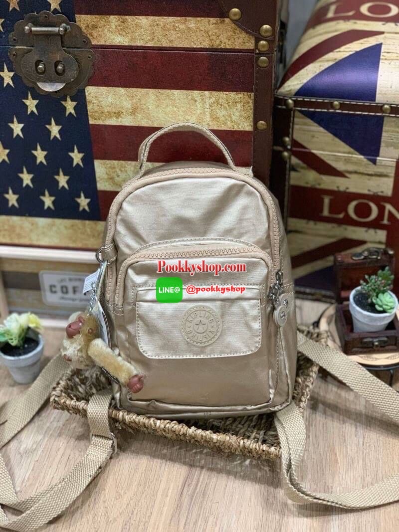Kipling alber solid Convertible mini backpack (HD7349) กระเป๋าเป้ขนาดมินิ สไตล์3in1 ที่สามารถถือ/สะพายข้างหรือเป็นเป้ก็ได้ มีช่องซิปใช้งาน2ช่อง ภายในแบ่งเป็นช่องเล็กใส่ของจุกจิก ด้านหน้าเพิ่มช่องเล็กเปิดปิดด้วยกระดุมแม่เหล็ก มาพร้อมพวงกุญแจลิงขนปุกปุยและส