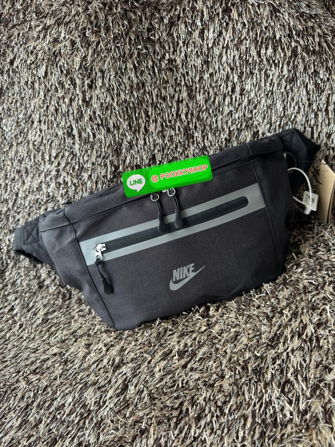 Nike Elemental Waist Bag มีน้ำหนักเบา เพิ่มความคล่องตัว จัดของได้อย่างเป็นระเบียบ ไม่ว่าจะใช้งานในวันปกติ วันที่ไปออกกำลังกาย หรือทริปการเดินป่าแบบสมบุกสมบัน ก็สามารถใช้กระเป๋าใบนี้ได้ เพราะมีความโดดเด่นที่การใช้วัสดุน้ำหนักเบา แต่มีความแข็งแรงและทนทาน ดู