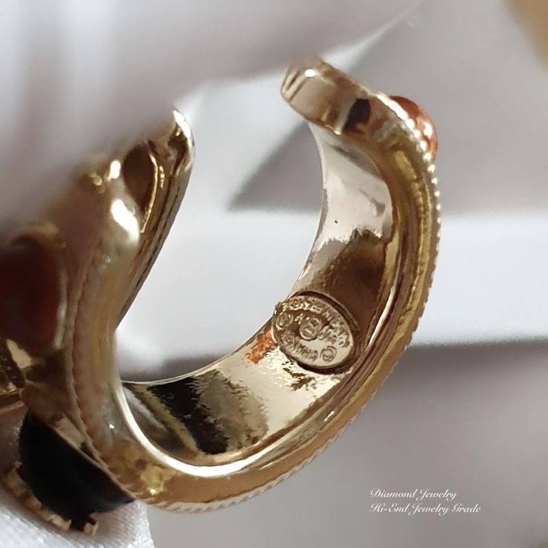 Super Hi-End Quality !!!! ((งาน 1:1 เหมือนในช็อปมากที่สุดในท้องตลาด)) Chanel Earring ต่างหูชาแนลงาน 1:1 เหมือนของแท้เป๊ะๆค่ะ รับรองงานสวยมากกกกก ดูหรู ดูผู้ดีสุดๆ งานคุณภาพดีมากๆมากๆคะ รับประกันความพอใจเลยค่ะ ตัวเรือนสีทอง งาน laser stamp เหมือนช็อปค่ะ ไฮ