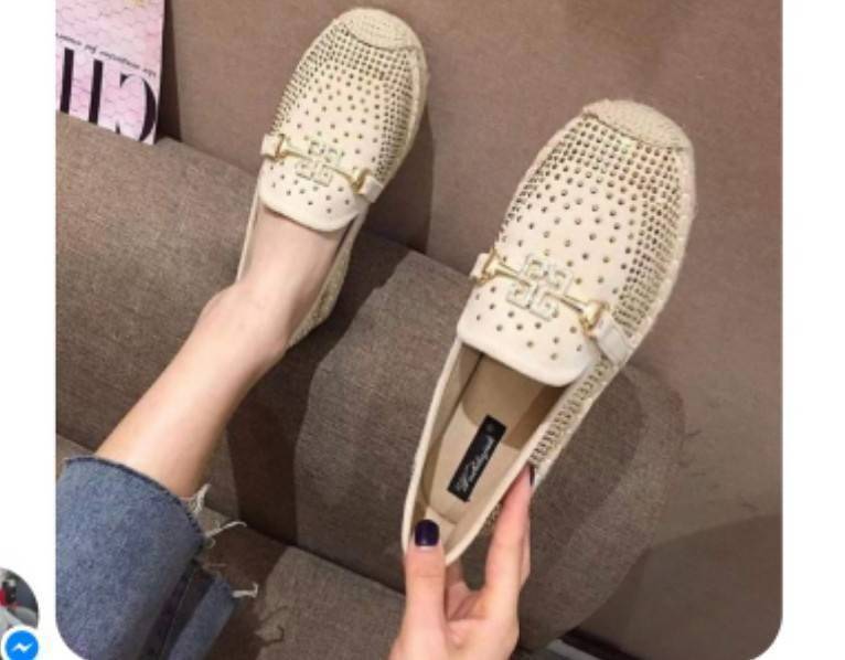 🎊Givenchy shoes 🎊 อร๊ายย รองเท้าGivenchy silpon รุ่นที่สาวๆไม่ควรพลาด งานรีดเพชรอย่างดี 👍งานสวยๆเกร๋ๆ 🎊 ใส่กับกระโปรง👗หรือกางเกง👖 💥ห้ามพลาดเลยคะ ของมันต้องมี💥