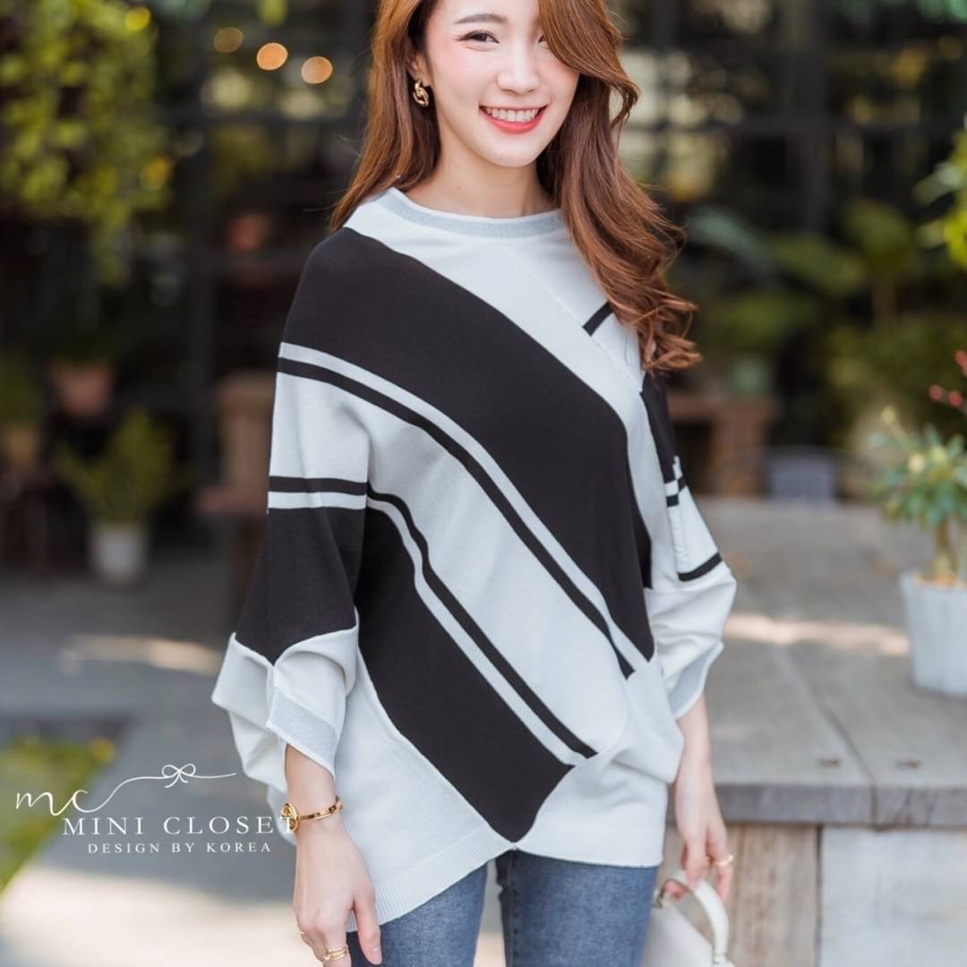 🍃Glister Knitted Tops🍃 ใส่ได้ตลอดมากแม่ กับเสื้อไหมพรมเนื้อผ้าทอสลับสี ความยาวดี ปิดก้นพลางให้ดูผอม แขนสามส่วน ผ้าเค้ามีประกายวิ้งวับ สบายผิวไม่คัน ดีไซน์เก๋ค่าา ดีแบบนี้ไม่พลาดนะจ๊ะ