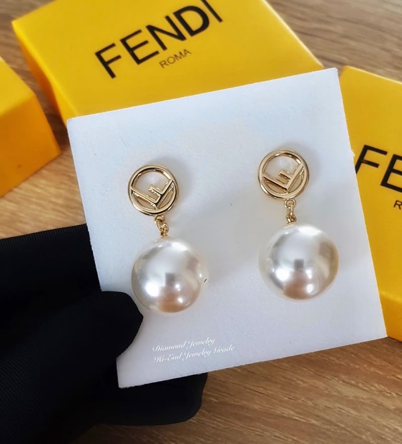 Super Hi-End Quality !!!! ((งาน 1:1 เหมือนในช็อปมากที่สุดในท้องตลาด)) Fendi Earring ต่างหู Fendi งาน 1:1 เหมือนของแท้เป๊ะๆค่ะ ตัวเรือนสีทอง รับรองงานสวยมากกกกก ดูหรู ดูผู้ดีสุดๆ งานดี ตัวเรือนคุณภาพดีมากๆมากๆคะรับประกันความพอใจเลยค่ะ ตัวเรือนสีทองเงา ไฮโซ