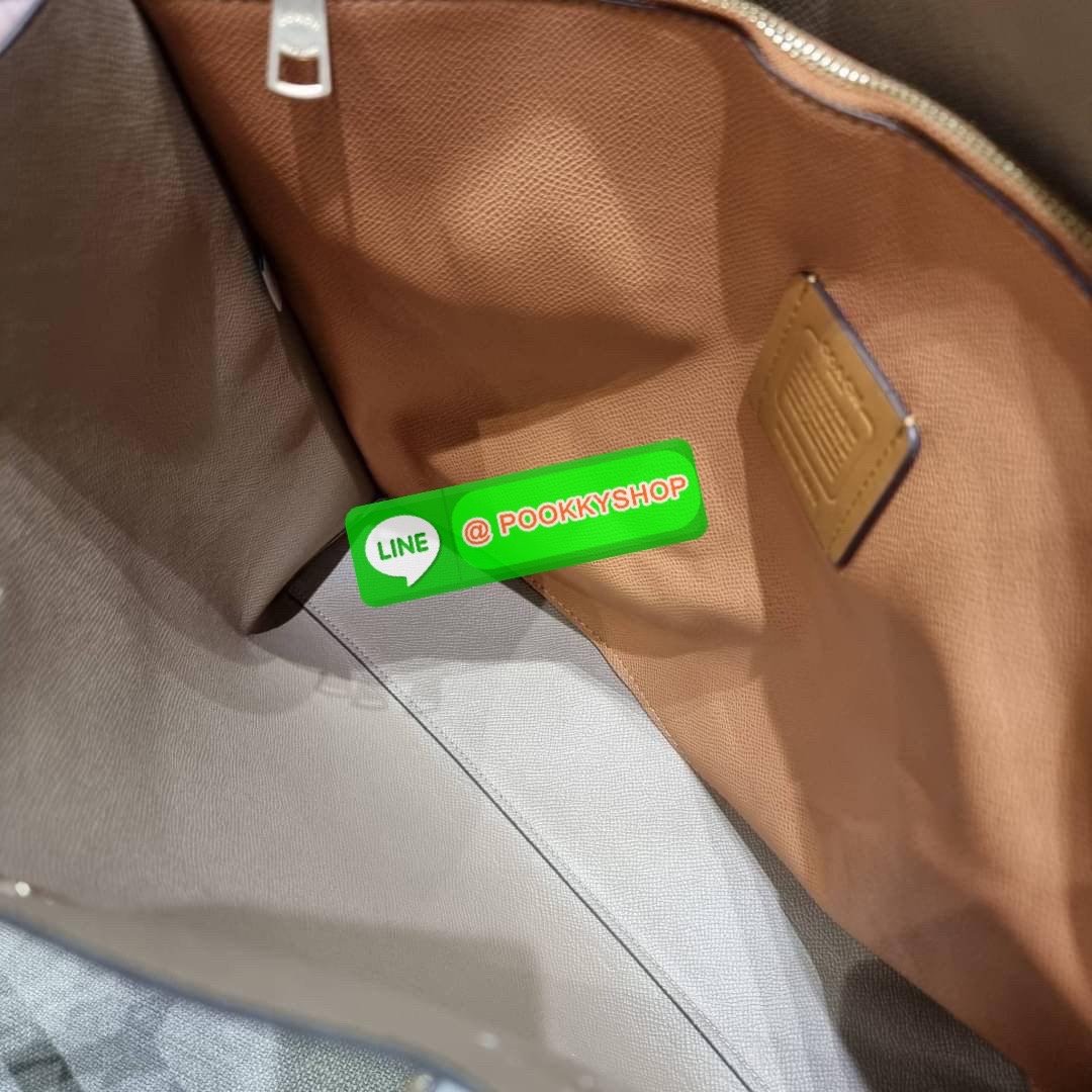 COACH C8612 MOLLIE TOTE IN SIGNATURE CANVAS WITH MYSTICAL FLORAL PRINT กระเป๋าทรงโท้ท ใบใหญ่จุใจ สวยคุ้มค่าดีไซน์ใหม่ น่าใช้ที่สุด วัสดุหนังแคนวาส หูสะพายในตัว ปรับได้อีกเล็กน้อย ภายในโล่งกว้างมาก มีช่องซิปแยกให้ ใบนี้สามารถใส่เสิ้อผ้าไปเที่ยวแบบ short va