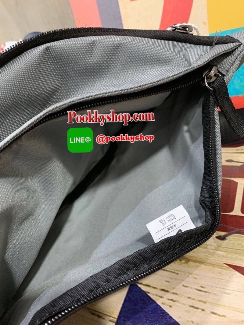 NIKE HERITAGE WAIST BAG (BA5750-010) กระเป๋าทรงคาดเอวและคาดหน้าอกสไตล์สปอร์ต เปิดปิดด้วยซิปคู่ ภายในใส่กระเป๋าสตางค์ยาวได้ ด้านหน้าสกรีนโลโก้แบรนด์ สายคาดปรับความยาวได้ฟรีไซส์ น้ำหนักเบา จะสะพายคาดอกช้อปปิ้งหรือจะวิ่งออกกำลังกายก็ได้คร้า!!