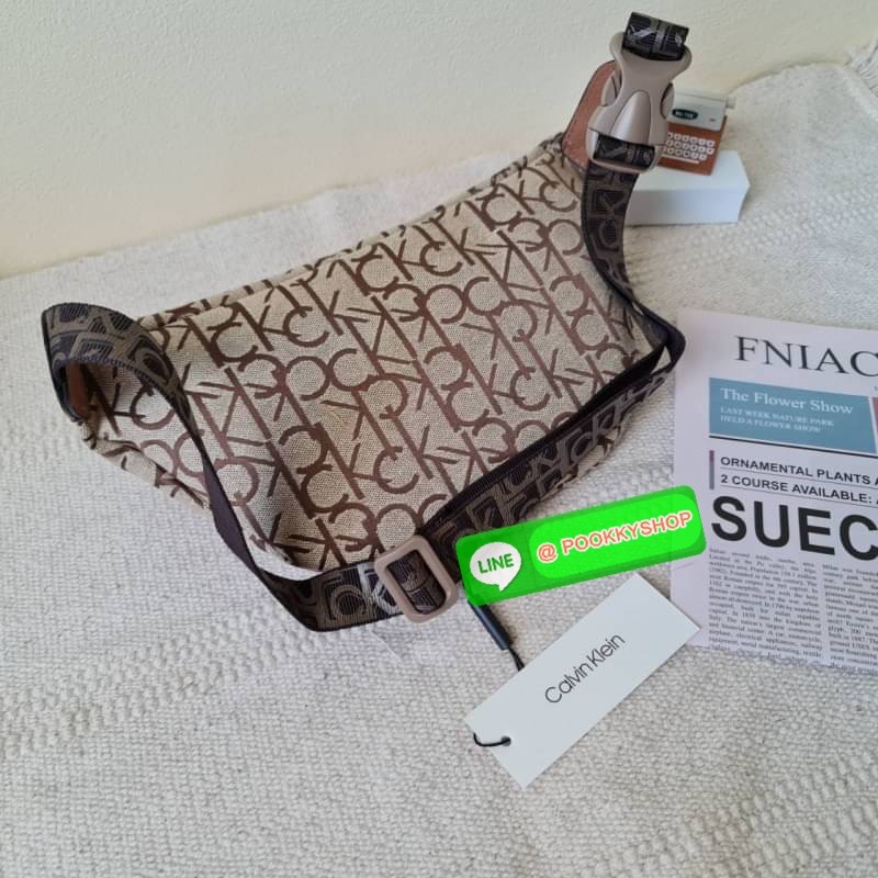 Ck คาดอก คาดเอว สุด cool มาเสิรฟ์ 3 สีสวยๆ เลย ใส่ของได้ถึง 2 ช่องด้วยกัน สายปรับระดับได้เยอะมากค่ะ