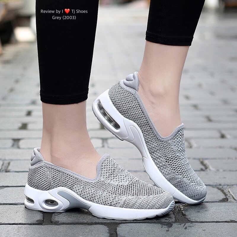 พร้อมส่ง เกร๋ขนาดนี้อดใจไหวหรา !!! รองเท้าผ้าใบเพื่อสุขภาพ ที่สวยเกร๋สุดๆ รุ่นนี้น้ำหนักเบ๊าเบาใส่นิ้มนิ่ม ระบายอากาศได้ดี ใส่แล้วเท้าไม่อับชื้น พื้นยางอย่างดีบิดงอได้ Support เท้าได้ดีมาก ทำให้เดินนุ่มสบายเท้า ใครที่กำลังรองเท้าดีๆ รุ่นนี้เหมาะมาก ของจริ