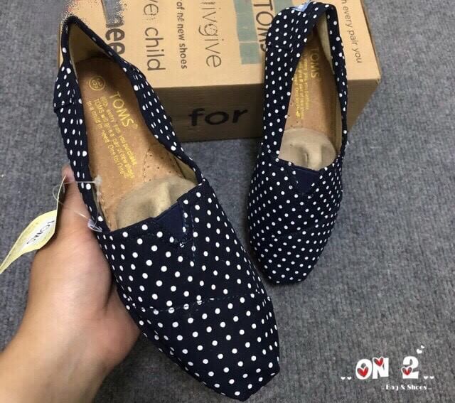 Toms Shoes พร้อมส่งค่ะส่งสุดฮิตรองเท้าสุดป๊อบมาทั้งลายNormal และลาย limited edition ใครรอรุ่นนี้อยู่ห้ามพลาดนะคะ