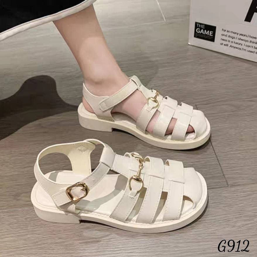 ✨สายแฟชั่น สายออฟฟิศ ตำด่วนค่ะแม่ คอลเลคชั่นนี้ ต้องมีติดตู้ ! สีสวยมาก ดีไซน์เก๋ แมทช์ได้เยอะ ไม่มีเบื่อ รองเท้ารัดส้น ตัวส้นสูง 1 นิ้ว พื้นยางพาราแท้คุณภาพดี งานหนังนิ่ม ใส่สบาย ทรงสวยมาก ตัวสาย เป็นตะขอเกี่ยว ปรับ ขนาดได้ ทรงสวย เก็บหน้าเท้าได้ด