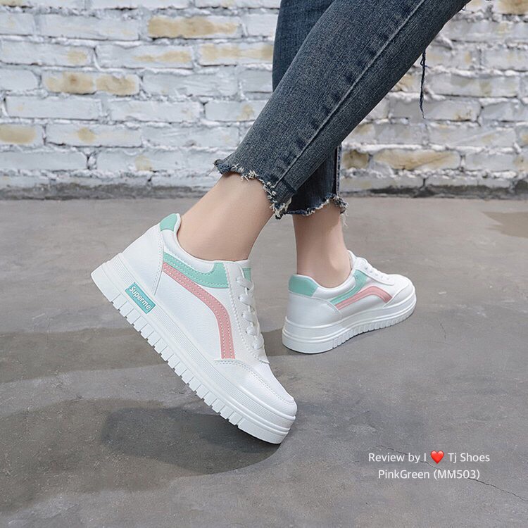 ที่สุดของความเกร๋ ต้องยกให้คู่นี้จร้า!!! รองเท้าผ้าใบนำเข้าเพื่อสุขภาพ สุคคิ้วท์ หนังนิ่มมาก นิ่มสุดๆ น้ำหนักเบา พื้นยางอย่างดี ใส่นิ่มเดินสบายมาก ใส่เดินสบายๆได้ทั้งวัน ของจริงงานสวยมาก จับแมทกับชุดอะไรก็น่ารัก เป็นรุ่นแนะนำ รีบสั่งด่วนๆ ช้าหมดอดนร้า (สู