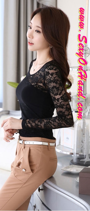 เสื้อยืดแขนยาวสีดำ แต่งผ้าลูกไม้ซีทรู ช่วงไหล่ เนื้อผ้า ยืดและลูกไม้เกรดหรู