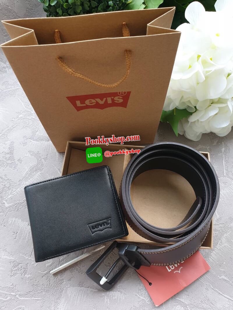 NEW ARRIVAL!! LEVI’S REAL LEATHER BELT & WALLET VALUE PACK ซื้อ1ได้ถึง2ใบ! เซทสุดคุ้ม! ได้ทั้งกระเป๋าสตางค์พับสองตอนและเข็มขัด วัสดุหนังวัวแท้ กระเป๋าสตางค์ปั้มโลโก้ด้านหน้า ภายในมีช่องใส่บัตร ช่องใส่ธนบัตร 2 ช่อง แยกเป็นสัดส่วน เข็มขัดด้านหนึ่งสีดำอีกด้า
