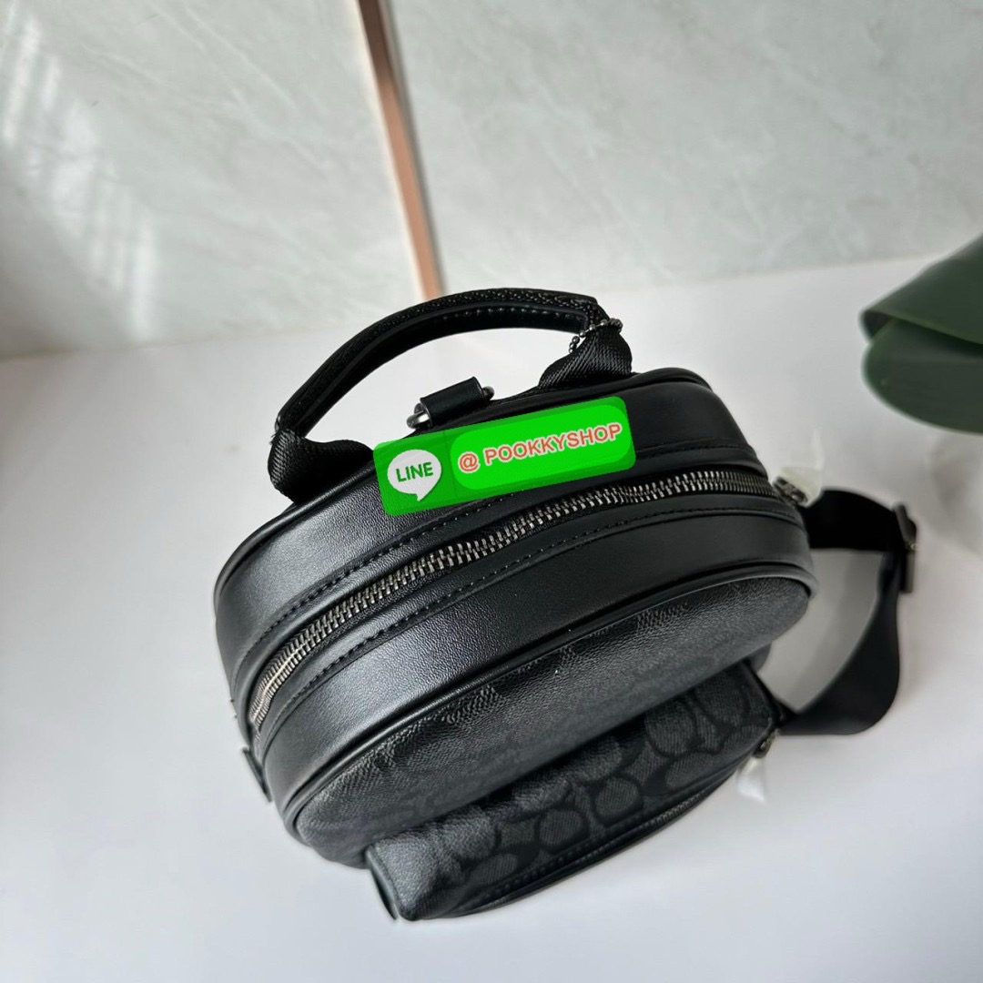 COACH CHARTER PACK LEATHER (CP162) 🔖กระเป๋าคาดอก/คาดหลัง ขนาดกำลังดีน่ารัก 🔖วัสดุ: หนังแท้ทั้งใบคะ 🔖เปิด-ปิดแบบซิป ภายในโล่ง มีช่องย่อย1 ช่อง ช่องซิปด้านหน้า1ช่อง 🔖สายสะพายสามารถปรับระดับได้