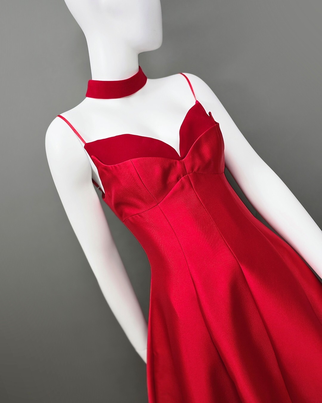 เดรสแฟชั่น เดรสเสื้อสายเดี่ยว ดีเทลหน้าอกโค้ง ซ้อน2เลเยอร์