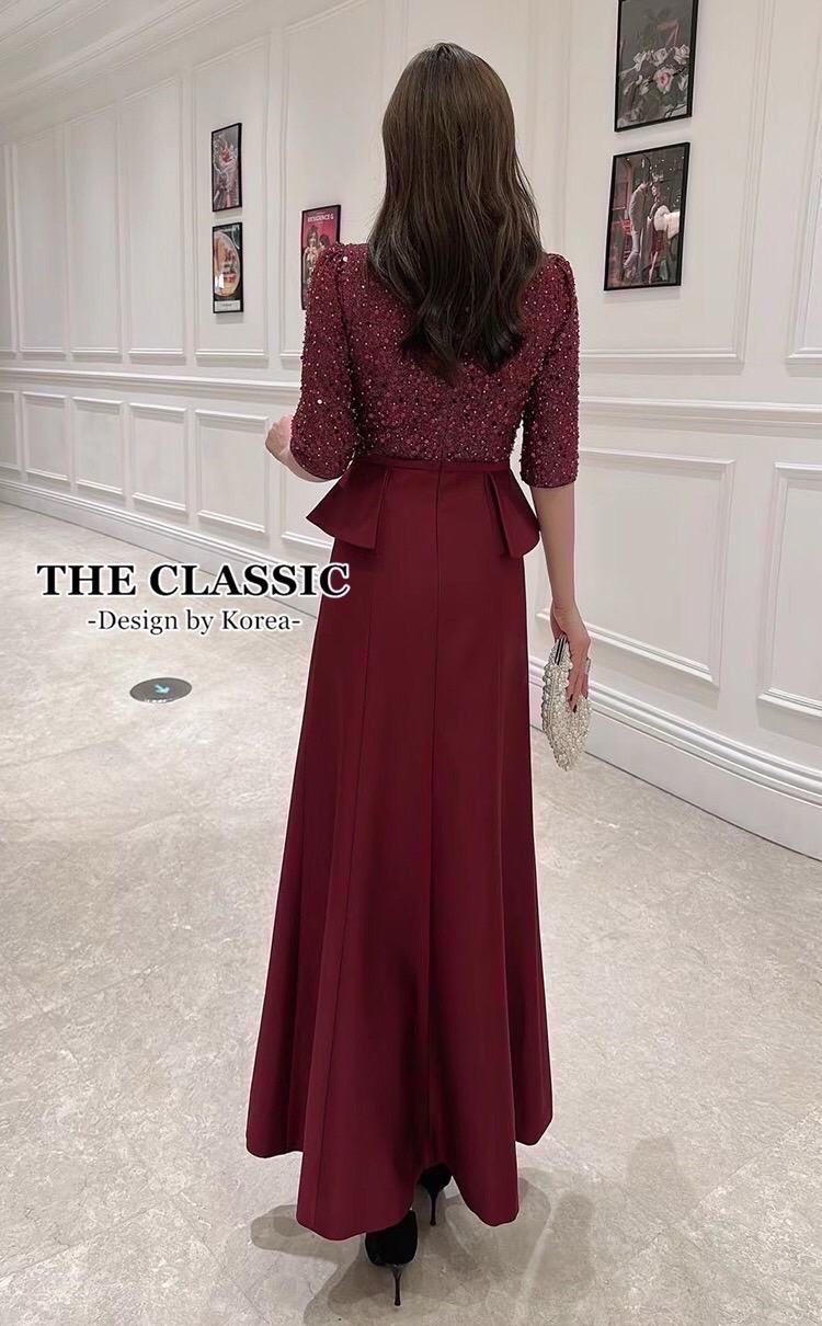 เดรสแฟชั่น ช่วงบนใช้ผ้าเนื้อดี ปักเลื่อมระยิบระยับประกายทั้งตัว แขนยาว 3 ส่วน