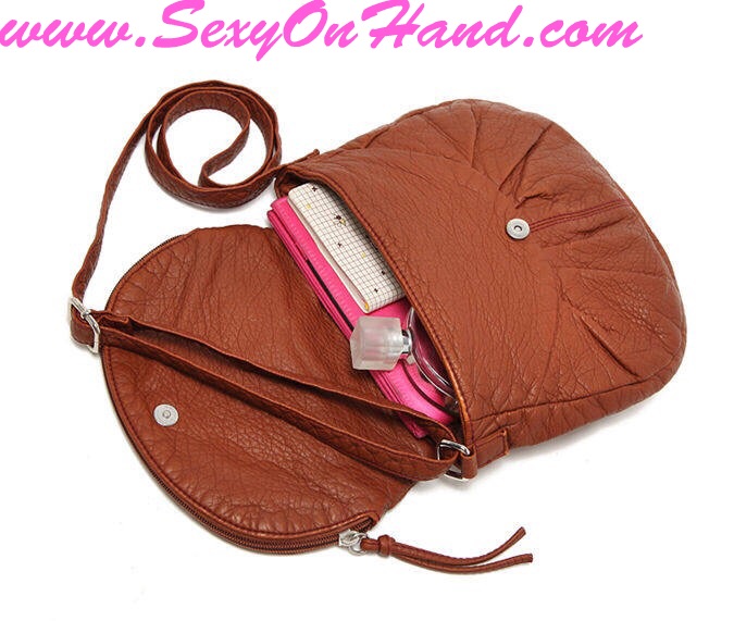 กระเป๋าสะพายข้าง กระเป๋า BRand AEROPOSTALE เนื้อนุ่ม ลื่น สีน้ำตาล สายปรับระดับได้คะ สินค้าหลุดโรงงาน จำนวนจำกัดคะ