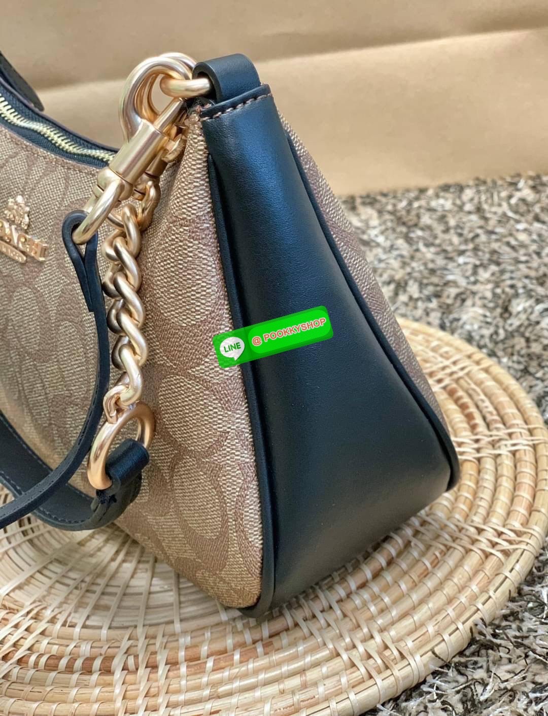 COACH TERI SHOULDER BAG ((CA173//CA209//CA548)) 🔹กระเป๋าทรงพอช ในรูปแบบหนังแท้ หนังนิ่มสวยมากค่ะ 🔹เปิดปิดกระเป๋าแบบซิป ภายในสามารถใส่กระเป๋าเงินใบยาวได้;มือถือได้ทุกรุ่น;พาสปอร์ตได้;มีช่องเล็กใส่ของจุกจิก และช่องเสียบบัตรให้อีก2ช่องนะคะ