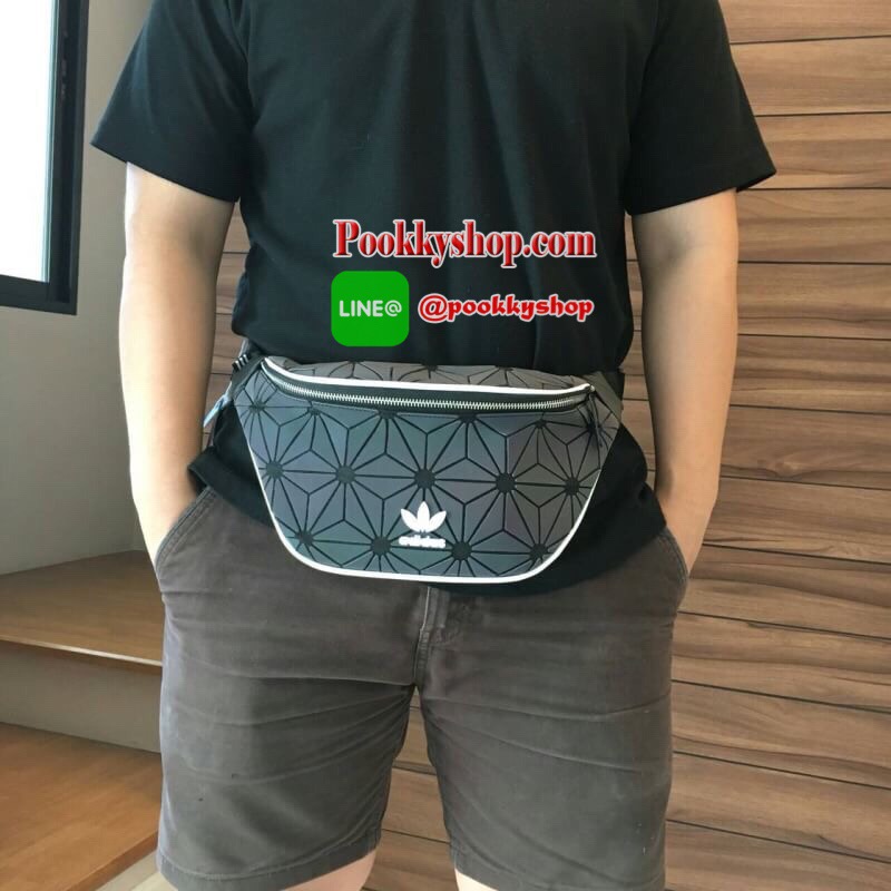 มาพร้อมถุงผ้าขาวกันฝุ่น) พร้อมเสิร์ฟความ Sport กับกระเป๋าคาดอก/คาดเอวจากแบรนด์ดัง ADIDAS MATE 3D รุ่นสุดฮิตในตอนนี้ โดดเด่นด้วยรูปทรงกะทัดรัด สายยาวปรับได้เป็นทั้งกระเป๋าคาดอกและกระเป๋าคาดเอว ด้านในใส่ของได้กำลังพอดี ใช้ได้ทั้งหญิงชายเลยคะรุ่นนี้ รีบคว้าด