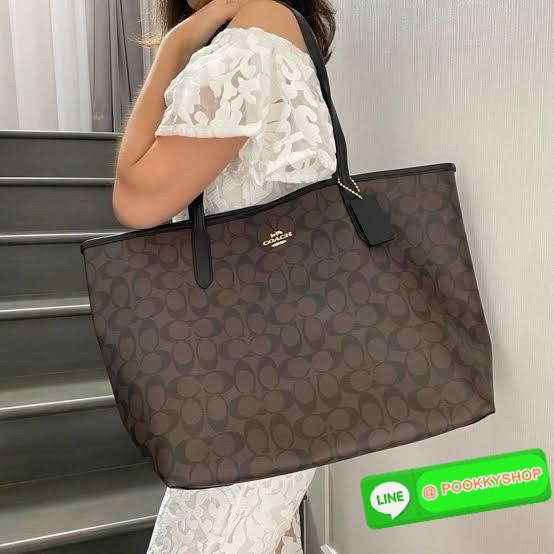 COACH CITY TOTE IN SIGNATURE CANVAS (5696) ðāļāļĢāļ°āđāļāđāļēāļāļĢāļāļāđāļāļāļāļīāđāļāđāļāđāļŦāļāđ āđāļŦāļĄāļēāļ°āļāļąāļāļŠāļēāļ§āđāļŠāļēāļĒāđāļāļāļāļ°āļŠāļąāļĄāļ āļēāļĢāļ°āđāļĒāļāļ° ðāļ§āļąāļŠāļāļļ: āļŦāļāļąāļāđāļāļāļ§āļēāļŠāļāļąāļāļāļāļāļŦāļāļąāļāđāļāđ ðāđāļāļīāļ-āļāļīāļāļāđāļ§āļĒāļāļĢāļ°āļāļļāļĄāđāļāđāļ āļāđāļēāļāđāļāđāļĨāđāļ āđāļŠāđāļāļāļāđāļāđāđāļĒāļāļ° āļĄāļĩāļāđāļāļāļāļīāļ 1 āļāđāļāļ āļŠāļēāļĄāļēāļĢāļāđāļŠāđ iPad āđāļāđāļāļļāļāļĢāļļāđāļ