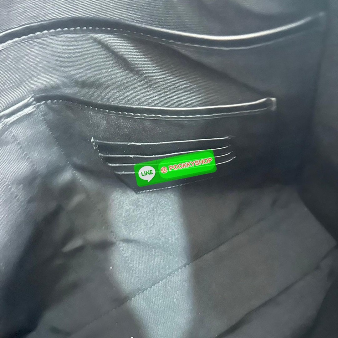 COACH GRAHAM ZIP BRIEF (CE439) 🔖กระเป๋าใส่โน๊ตบุ๊คใส่เอกสารใบใหญ่ 🔖วัสดุ:หนังแท้ทั้งใบ 🔖เปิดปิดด้วยซิป ภายในกว้าง มีช่องย่อยใส่ของจุกจิก ช่องใส่บัตร ใส่เอกสารและของสำคัญได้เยอะ 🔖สายสะพายสามารถถอดออกและปรับระดับได้คะ