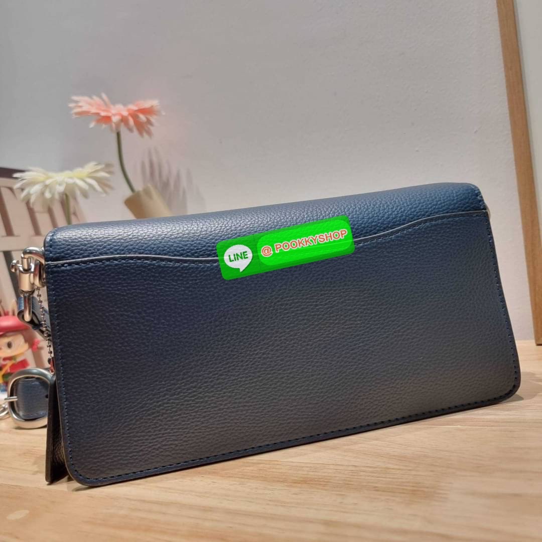 COACH CH735 TABBY SHOULDER BAG 26 🔆 Details ดีไซน์ใหม่ปี 2023 กับกระเป๋าสะพายไหล่สุดฮอต วินเทจย้อนยุค สวยคมชัด คลาสสิคใช้ได้ทุกลุค เปิด-ปิดด้วยแม่เหล็กในตัว รับรองแน่นหนา ด้านหลังมีช่องแยก ภายในเป็นช่องโล่ง ขนาดกำลังสวย มีสายสะพายมาให้ถึง 2 แบบ สา