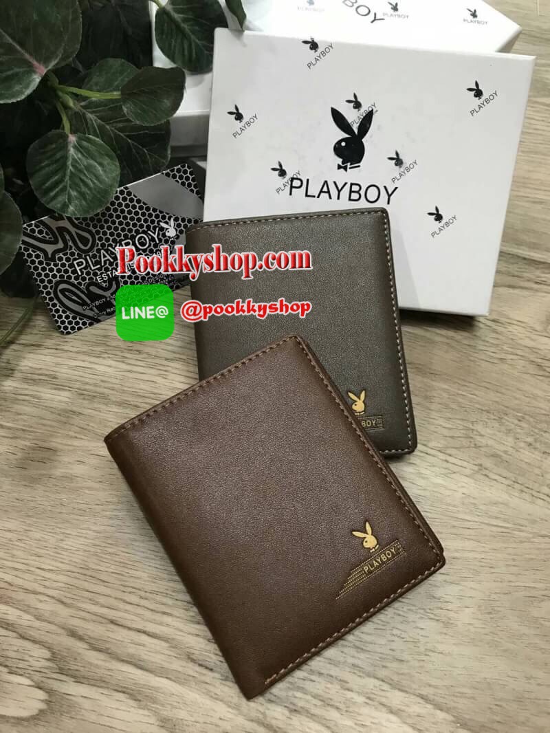 พร้อมส่ง4สี Must Have! PLAYBOY SHORT WALLET กระเป๋าสตางค์สั้นพับ2ตอน Limited Edition จาก Playboy วัสดุหนังแกะสังเคราะห์แบบนิ่ม ด้านหน้าและด้านในปั้มโลโก้แบรนด์ ขนาดกำลังดีไม่หนาพกพาสะดวกค่ะ ภายในมีทั้งช่องใส่รูป ใส่บัตร ช่องใส่ธนบัตร ซับในลาย Playboy ล๊อต