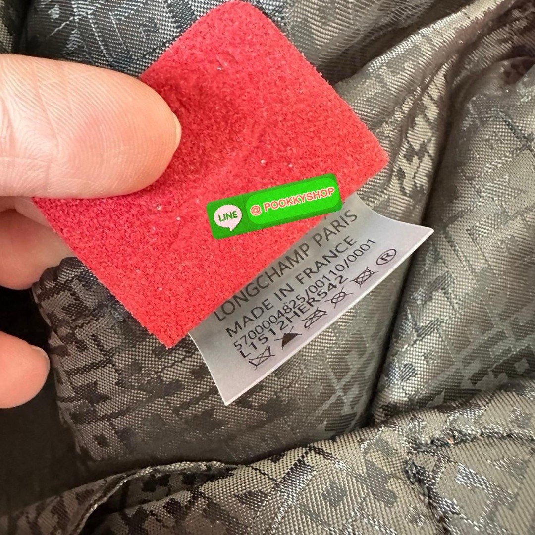 LONGCHAMP Le Pliage Xtra L Leather Handbag 🔖กระเป๋าสะพายคอสบอดี้ รุ่นใหม่โด่ดเด่นลูกเล่นของลูกปัดห้อยสีสันสดใส ทำให้กระเป๋าดูมีลูกเล่นมากขึ้น 🔖วัสดุ : หนังวัวทั้งใบนิ่มน่าสัมผัส 🔖เปิด-ปิดแบบกระดุมแป็ก มีซิปปิดปากกระเป๋าอีกชั้น ป้อง