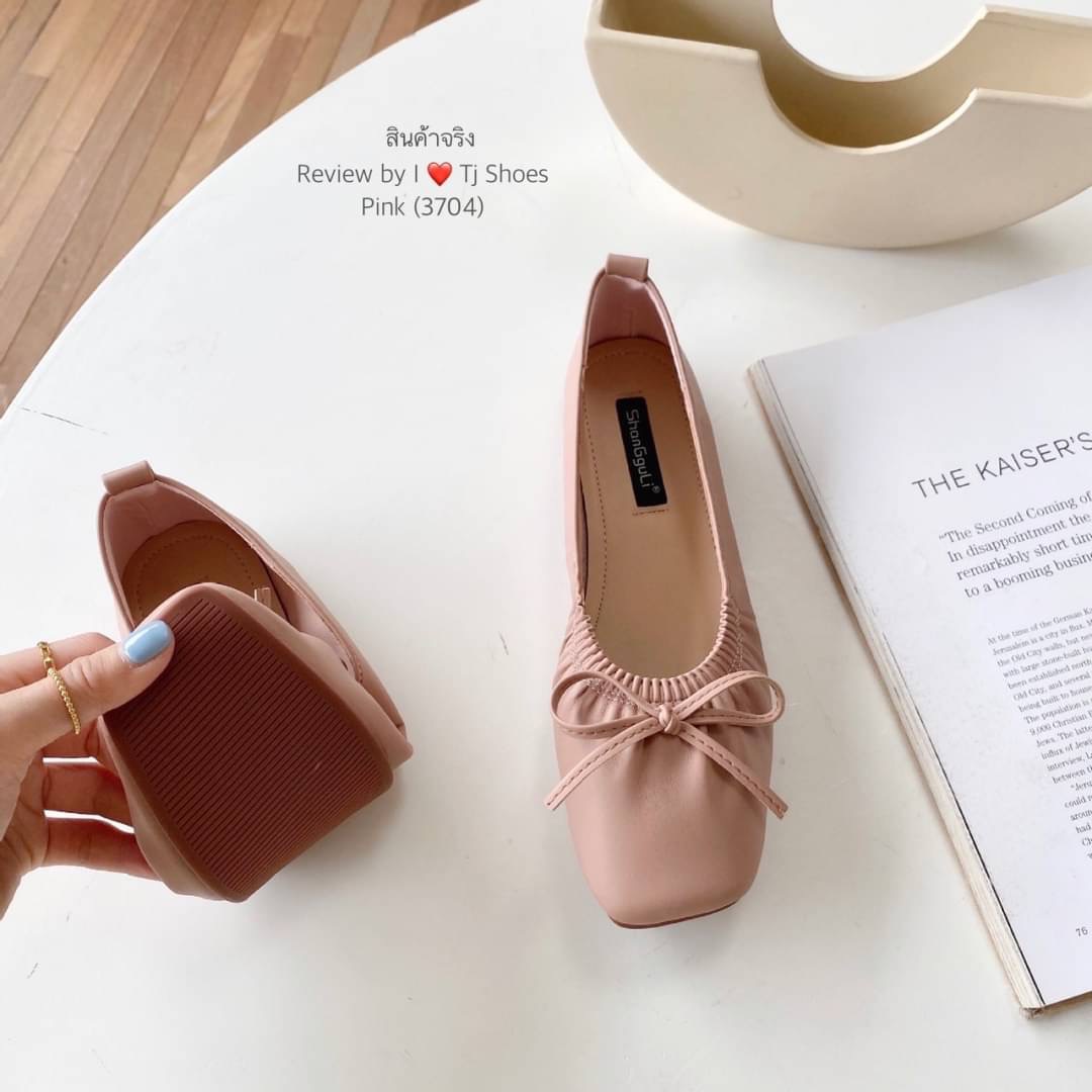 พร้อมส่งรองเท้าคัชชูนำเข้า ขายดีสุดๆ หนังรุ่นนี้คือดีนิ่มมาก ทรงสวย สวมใส่ง่าย แต่งด้วยโบว์น่ารักๆ ใส่ได้เรื่อยๆ ใส่สบาย ส้นยางอย่างดีบิดงอได้ช่วยลดแรงกระแทกเวลาเดินได้ดี แมทกับชุดง่าย ใส่กับอะไรก็น่ารักสุดๆ ควรมีไว้เป็นคู่โปรด ของจริงงานดีมากสวยมาก ตรงปก