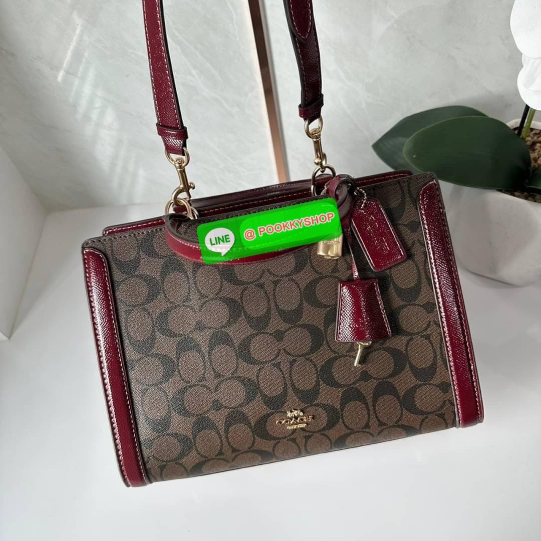 COACH ZOE CARRYALL IN SIGNATURE CANVAS (F87665) 🔖กระเป๋าถือหรือสะพาย ผู้ดีคุณนาย 🔖วัสดุหนังแคนวาส ตัดขอบหนังแท้ 🔖🔖เปิด-ปิดด้วยซิปคู่ ตกแต่งด้วยตัวล็อคแม่กุญแจห้อยด้านหน้า ด้านในเป็นช่องกว้างใส่ของได้เยอะ 🔖สายสะพายยา