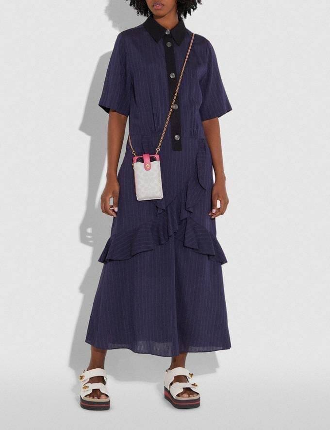 COACH 825 TURNLOCK CHAIN PHONE CROSSBODY IN BLOCKED SIGNATURE CANVAS ฮอตและปังกว่านี้ไม่มีแล้ว!! กระเป๋าเอนกประสงค์ สำหรับใส่โทรศัพท์ ใส่บัตรได้ มีช่องซิปแยกให้ด้วย ขนาดพกพาดีงาม!! 💕 ใส่โทรศัพท์ได้ทุกรุ่นน้า สายสะพายยาวประมาณ 23" (วัดจากไหล่)