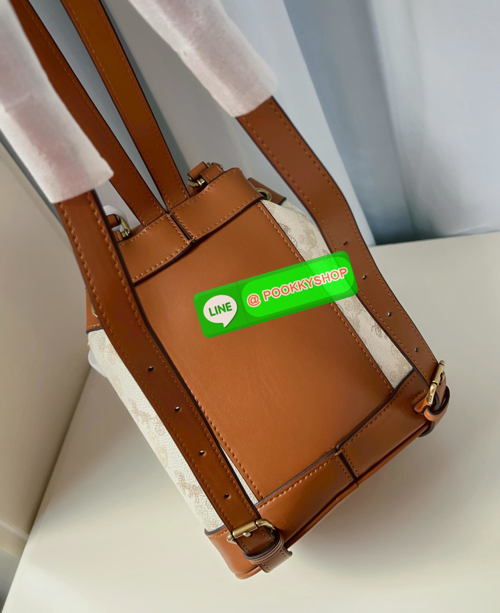 NEW ARRIVAL! **สินค้าเข้าใหม่** COACH HARPER BACKPACK WITH HORSE AND CARRIAGE PRINT ((CAM31)) 🔖พร้อมส่งใหม่ล่าสุด! กระเป๋าสะพายมีหูหจับด้านบน ที่สามารถพกพาไปไหนมาไหนได้ตลอดเวลา หนังแท้อย่างดีนิ่มสวย((หนังไม่แข็งทื่อนะคะ))ตัวกระเป๋าปริ้นท์ลายรถม้าอ