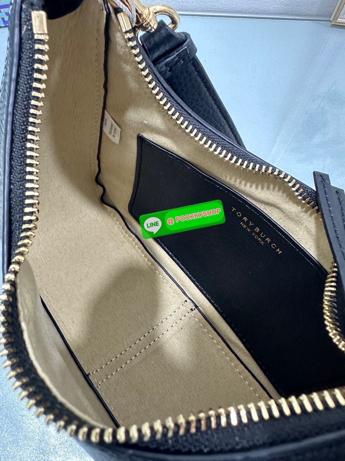 🖤 Tory Burch Thea Convertible Crossbody Bag หนังแท้นุ่ม ดีไซน์เรียบหรู พร้อมสายสะพาย 2 แบบ สวยครบทุกลุค ✨ ใบเดียวใช้ได้ทุกวัน ถือก็สวย สะพายก็คล่อง จบในใบเดียว 💼