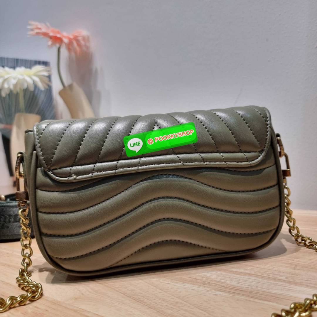 🔆 Model LV new wave pochette multi bag 🔆 Details กระเป๋าสะพายมัลติฟังก์ชั่น พรีเมี่ยมกิ๊ฟสุดหรู คุ้มจาก dutyfree มาพร้อม box set รับรองว่าดีงาม ลูกเล่นคลาสสิคผสานความวินเทจ มีสายสะพายให้ 2 เส้น และกระเป๋าใบลูก เล็กน่ารัก ภายในเป็นช่องโล่ง