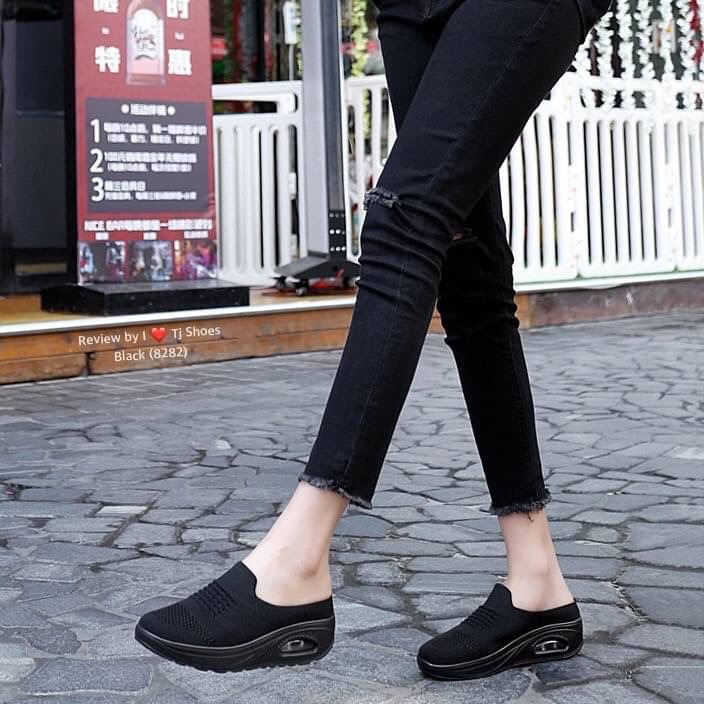 พร้อมส่งรองเท้าผ้าใบเพื่อสุขภาพนำเข้า - ผ้ารุ่นนี้ใส่นิ่มดีมาก น้ำหนักเบา สวมใส่ง่าย - รูระบายอากาศได้ดี ทำให้ไม่อับชื้น - ส้นรองเท้ามีความอ่อนนุ่มและเหนียว เกาะพื้นได้ดี ช่วยกันลื่นดีมาก - รุ่นนี้ ช่วยลดแรงกระแทกเวลาเดินได้ดี ทำให้ใส่บายเท้าขึ้น ใส่นิ่มเ