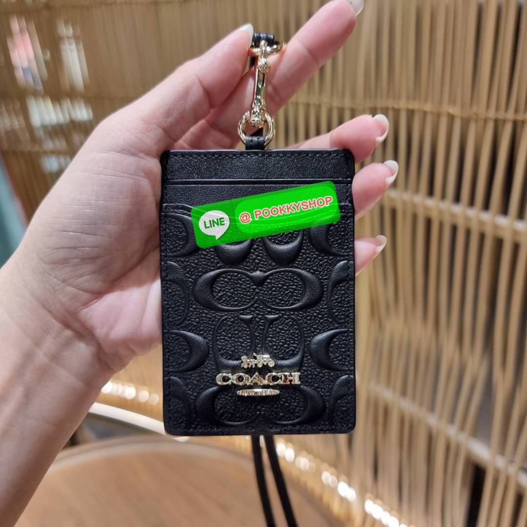 กระเป๋าใส่บัตรคล้องคอ Coach card holder ราคาพิเศษสุดๆ!!! ของหายาก!! ง่ายๆแบบไม่ธรรมดา!! คลาสสิคแต่มีดีเทลโดดเด่น!! กระเป๋าถนอมบัตร พร้อมสายคล้องคอ ดีไซน์ลวดลายสวย ดูดีทุกแบบ ใช้งานง่าย พกพาสะดวก จะใส่บัตรพนักงาน บัตรเครดิต บัตรปชช. ใบขับขี่ และบัตรอื่นๆที