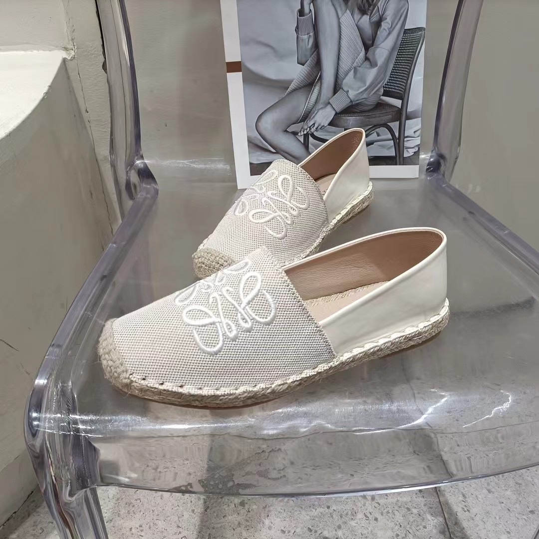 Shoe slip on รองเท้าBrand slip on งานสวยมาใหม่ รุ่นนี้ใส่สบาย ใส่แมตช์กับชุดง่าย สาวๆควรมีค่า💖