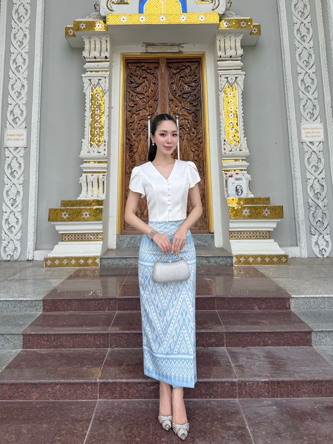 ชุดเซทแฟชั่น ชุดไทยสองชิ้นผ้าถุงเป็นผ้าพิมพ์ลายเกรดพรีเมี่ยม มีด้วยกันสองสีนะคะ สีฟ้าและสีชมพู