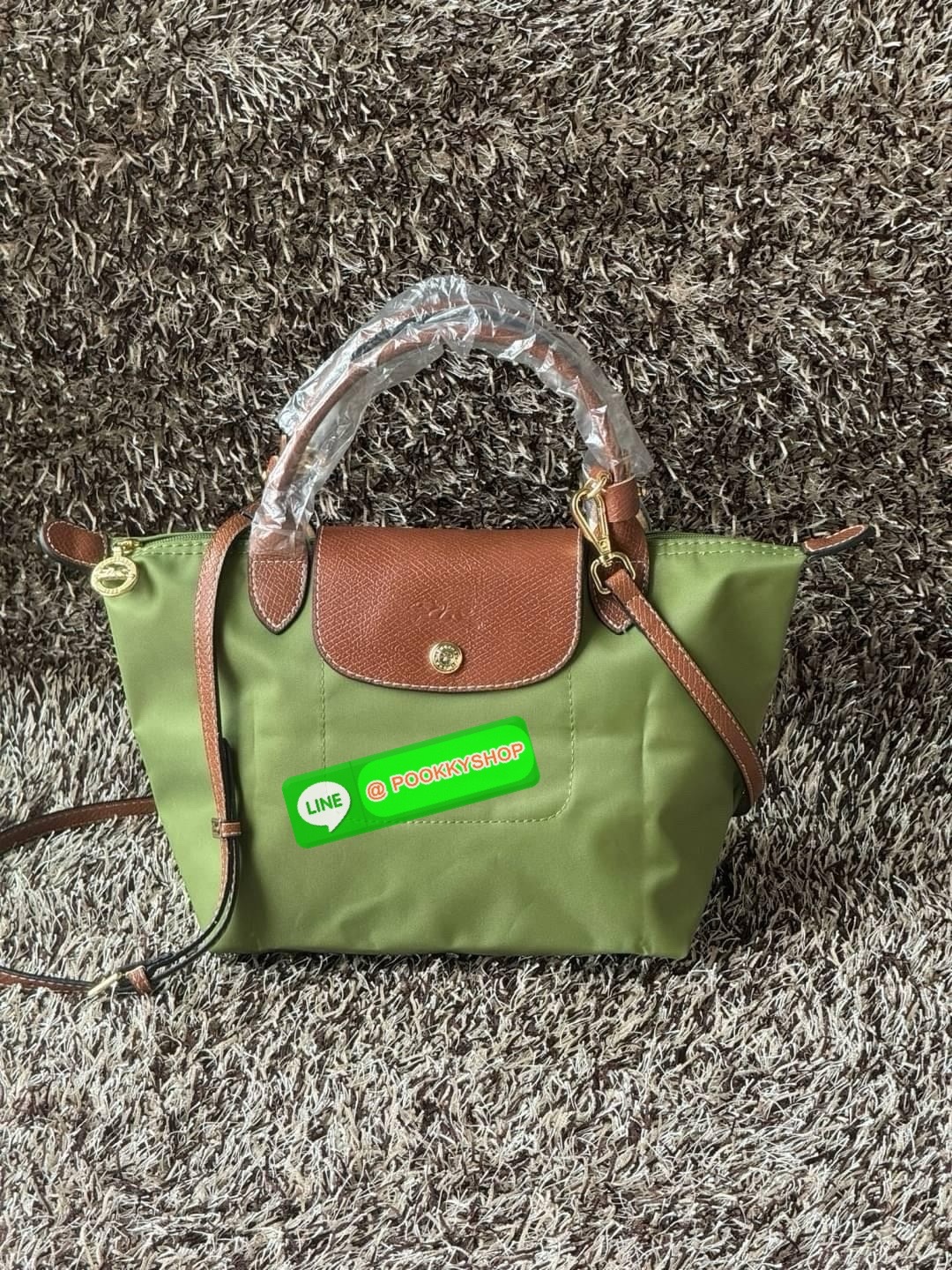 LONGCHAMP LE PLIAGE ORIGINAL S HANDBAG Crossbody Bag กระเป๋าสะพายไหล่ รุ่น Original มีเอกลักษณ์อันโดดเด่นของรุ่นไอคอนนิคของ Longchamp อย่าง Le Pliage (เลอ ปลิยาจ) โดย Longchamp ได้รับแรงบันดาลใจจากศิลปะการพับกระดาษแบบ Origami (โอริกามิ) ในการสรรค์สร้างกระ