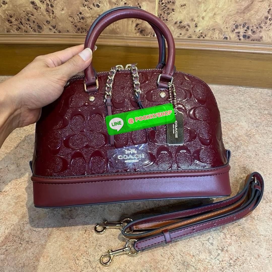 Coach MINI SIERRA SATCHEL IN SIGNATURE DEBOSSED PATENT LEATHER (COACH F55450) หนังกรวดและหนังสิทธิบัตร ด้านในมีซิปและกระเป๋าเอนกประสงค์ ปิดด้วยซิป ซับในด้วยผ้า หูหิ้วพร้อมสายสะพายยาว 3 1/2" สายสะพายถอดได้ขนาด 21 1/2" สำหรับสะพายไหล่หรือสะพายครอส