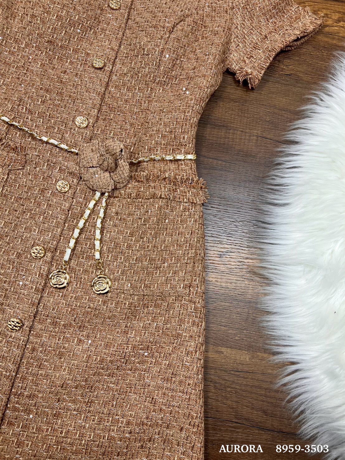 เดรสแฟชั่น เดรสเนื้อผ้าทวีตสุดหรู คือ..ยิ่งโดนแสงยิ่งสวยยิ่งหรู