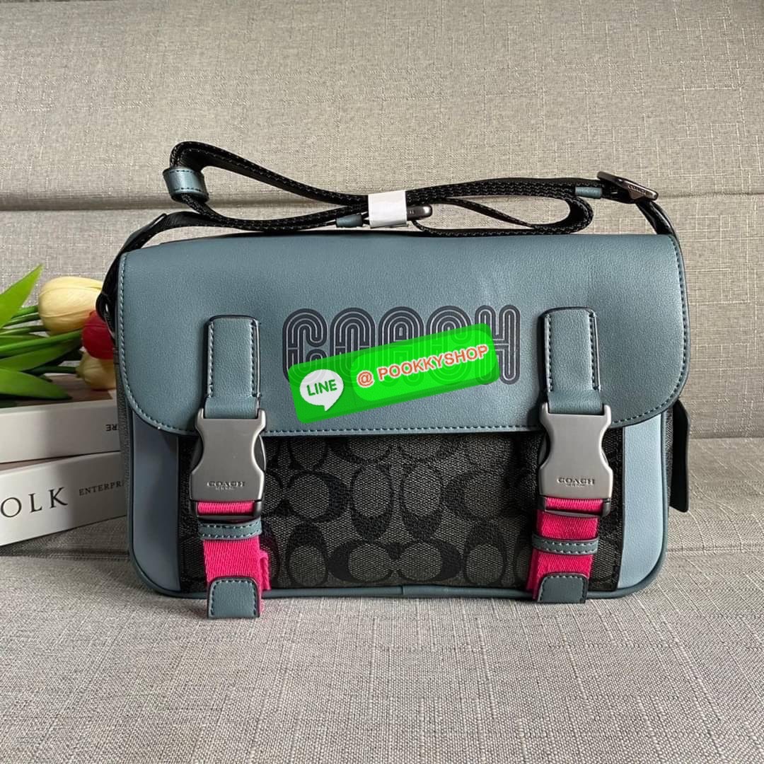 COACH TRACK CROSSBODY IN COLORBLOCK SIGNATURE CANVAS WITH COACH PATCH (C6657) 🛍🛍กระเป๋าสะพายทรงแมสเซ็นเจอร์ ทรงสวยรุ่นที่ต้องมีติดตัวคะหนุ่มๆ จุของได้เยอะมากแบ่งเป็นสัดเป็นส่วน วัสดุหนังแคนวาสสลับหนังแท้ กระเป๋ามีตัว ล็อค มีซิปด้านใน ด้านห